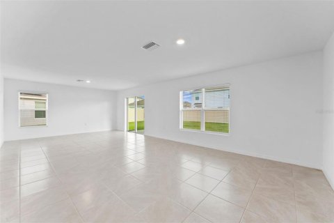 Villa ou maison à louer à Zephyrhills, Floride: 4 chambres, 214.14 m2 № 2404884 - photo 5