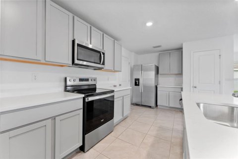 Villa ou maison à louer à Zephyrhills, Floride: 4 chambres, 214.14 m2 № 2404884 - photo 3