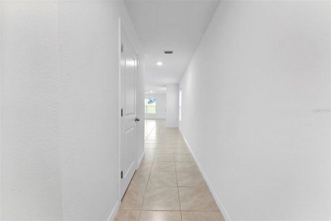 Villa ou maison à louer à Zephyrhills, Floride: 4 chambres, 214.14 m2 № 2404884 - photo 9