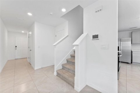 Villa ou maison à louer à Zephyrhills, Floride: 4 chambres, 214.14 m2 № 2404884 - photo 8