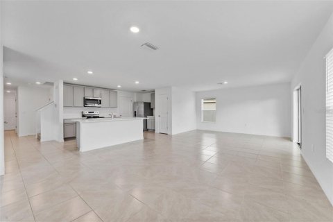 Villa ou maison à louer à Zephyrhills, Floride: 4 chambres, 214.14 m2 № 2404884 - photo 7