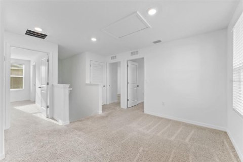 Villa ou maison à louer à Zephyrhills, Floride: 4 chambres, 214.14 m2 № 2404884 - photo 6