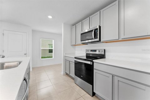 Villa ou maison à louer à Zephyrhills, Floride: 4 chambres, 214.14 m2 № 2404884 - photo 18