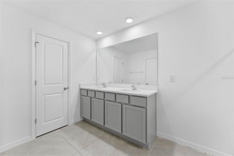Villa ou maison à louer à Zephyrhills, Floride: 4 chambres, 214.14 m2 № 2404884 - photo 10