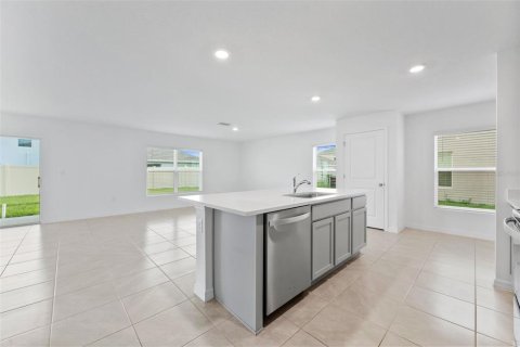 Villa ou maison à louer à Zephyrhills, Floride: 4 chambres, 214.14 m2 № 2404884 - photo 12