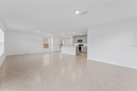 Villa ou maison à louer à Zephyrhills, Floride: 4 chambres, 214.14 m2 № 2404884 - photo 19