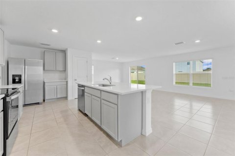 Villa ou maison à louer à Zephyrhills, Floride: 4 chambres, 214.14 m2 № 2404884 - photo 2