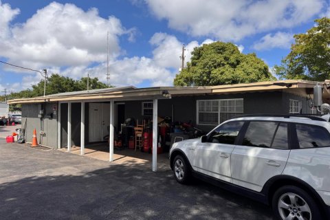 Propiedad comercial en venta en Fort Lauderdale, Florida № 2147157 - foto 3