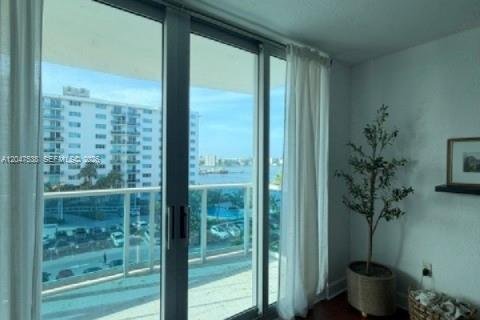 Appartement à louer à North Bay Village, Floride: 2 chambres, 104.98 m2 № 2241321 - photo 12