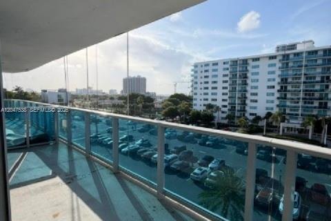 Appartement à louer à North Bay Village, Floride: 2 chambres, 104.98 m2 № 2241321 - photo 13