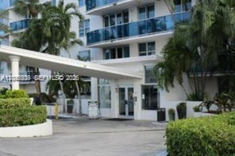 Appartement à North Bay Village, Floride 2 chambres, 104.98 m2 № 2241321