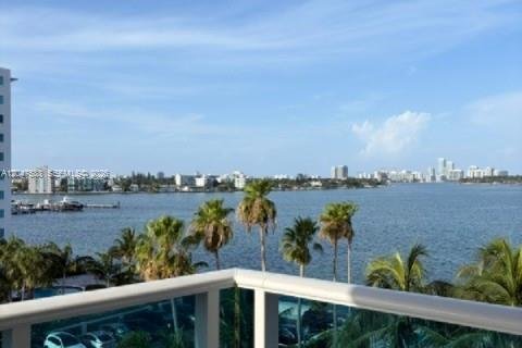 Appartement à louer à North Bay Village, Floride: 2 chambres, 104.98 m2 № 2241321 - photo 14