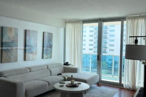 Appartement à louer à North Bay Village, Floride: 2 chambres, 104.98 m2 № 2241321 - photo 4