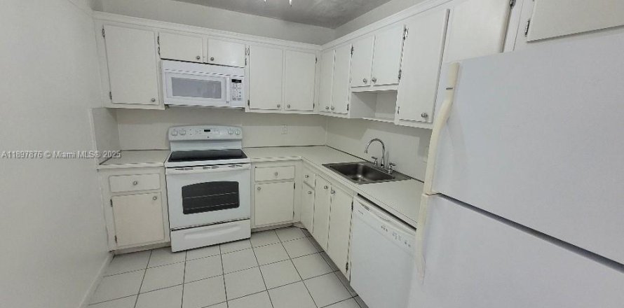 Кондоминиум с 1 спальней в Майами, Флорида № 1949660