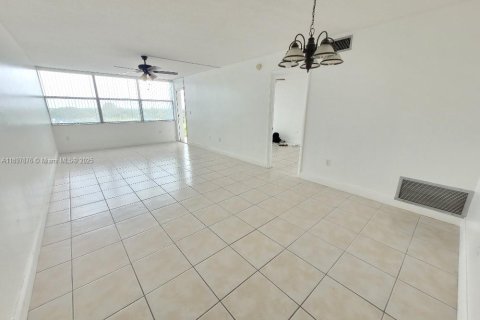 Снять в аренду кондоминиум в Майами, Флорида 1 спальня, 82.59м2, № 1949660 - фото 5