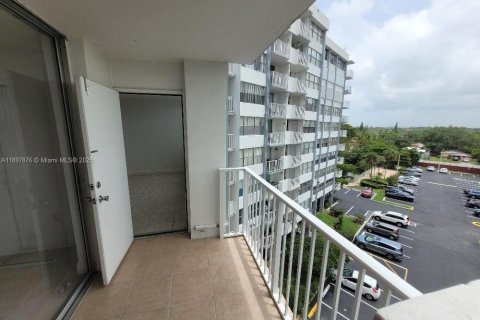 Снять в аренду кондоминиум в Майами, Флорида 1 спальня, 82.59м2, № 1949660 - фото 12