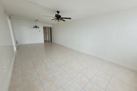 Снять в аренду кондоминиум в Майами, Флорида 1 спальня, 82.59м2, № 1949660 - фото 7