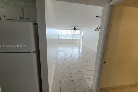 Снять в аренду кондоминиум в Майами, Флорида 1 спальня, 82.59м2, № 1949660 - фото 4