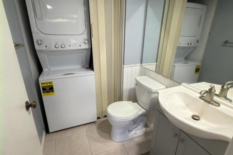 Townhouse in Palm Springs, Florida 3 bedrooms, 143.07 sq.m. № 2385363 - photo 20
