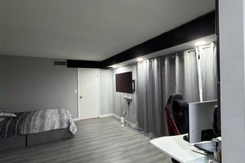 Townhouse in Palm Springs, Florida 3 bedrooms, 143.07 sq.m. № 2385363 - photo 14