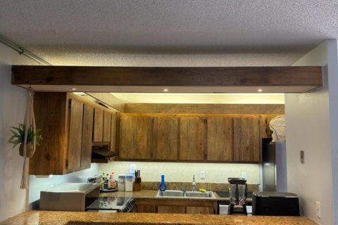 Townhouse in Palm Springs, Florida 3 bedrooms, 143.07 sq.m. № 2385363 - photo 3