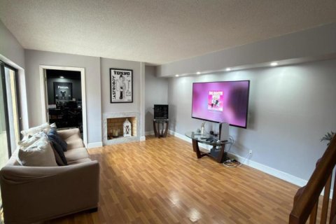 Townhouse in Palm Springs, Florida 3 bedrooms, 143.07 sq.m. № 2385363 - photo 19