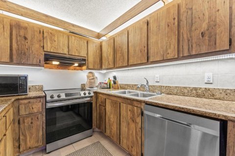 Townhouse in Palm Springs, Florida 3 bedrooms, 143.07 sq.m. № 2385363 - photo 5