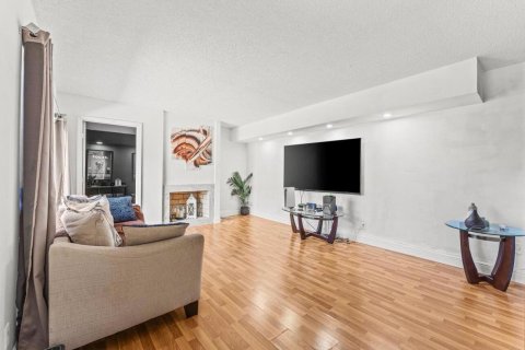 Townhouse in Palm Springs, Florida 3 bedrooms, 143.07 sq.m. № 2385363 - photo 7