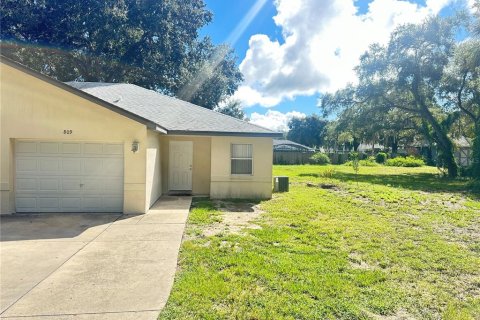 Apartment in Fruitland Park, Florida 2 bedrooms, 96.62 sq.m. № 2368888