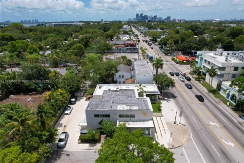 Commercial property in Miami, Florida № 1788438 - photo 4