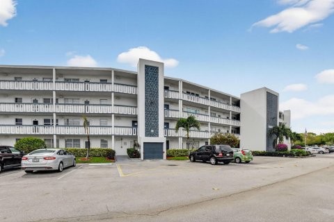 Condo in Deerfield Beach, Florida, 1 bedroom  № 2246233 - photo 2