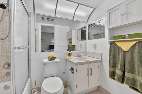 Condo in Deerfield Beach, Florida, 1 bedroom  № 2246233 - photo 21