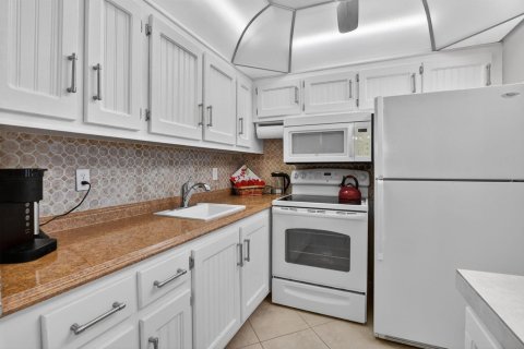 Condo in Deerfield Beach, Florida, 1 bedroom  № 2246233 - photo 15