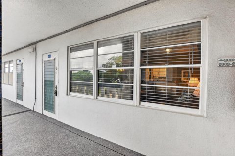 Condo in Deerfield Beach, Florida, 1 bedroom  № 2246233 - photo 3