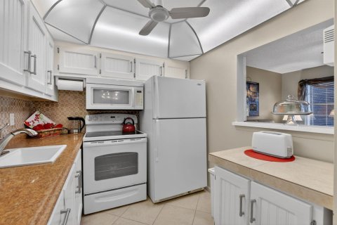 Condo in Deerfield Beach, Florida, 1 bedroom  № 2246233 - photo 16