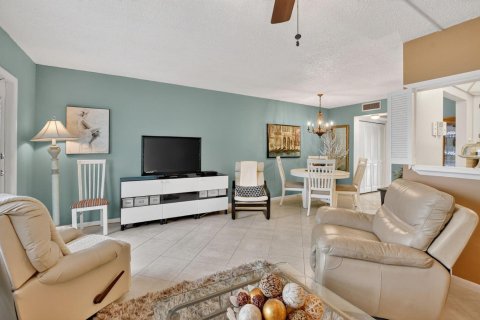 Condo in Deerfield Beach, Florida, 1 bedroom  № 2246233 - photo 12
