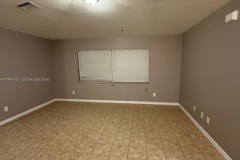 Villa ou maison à louer à Lehigh Acres, Floride: 3 chambres № 2248123 - photo 6