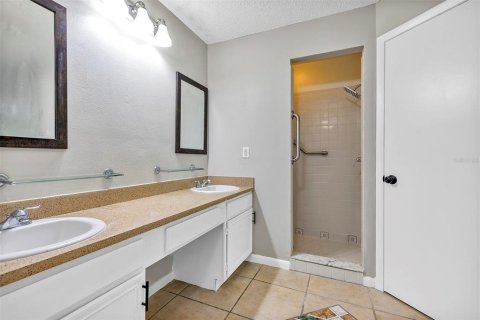 Condo in Winter Haven, Florida, 2 bedrooms  № 1846559 - photo 19