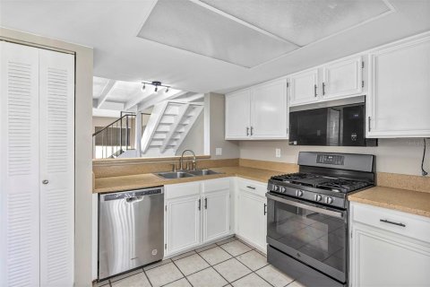 Condo in Winter Haven, Florida, 2 bedrooms  № 1846559 - photo 8