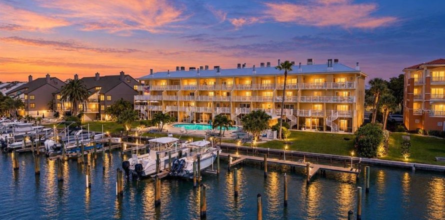 Condo à Tierra Verde, Floride, 2 chambres  № 2403245