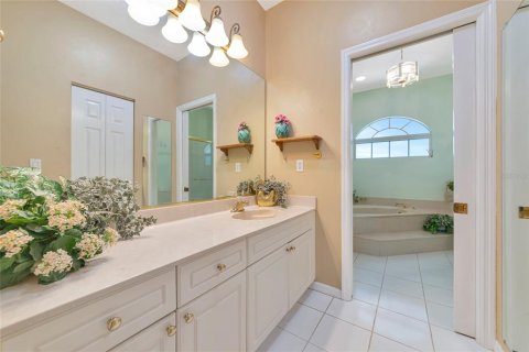 House in Sarasota, Florida 2 bedrooms, 135.17 sq.m. № 1829408 - photo 19