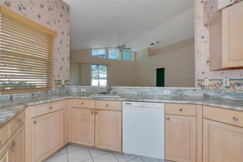 House in Sarasota, Florida 2 bedrooms, 135.17 sq.m. № 1829408 - photo 13