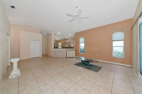 House in Sarasota, Florida 2 bedrooms, 135.17 sq.m. № 1829408 - photo 9