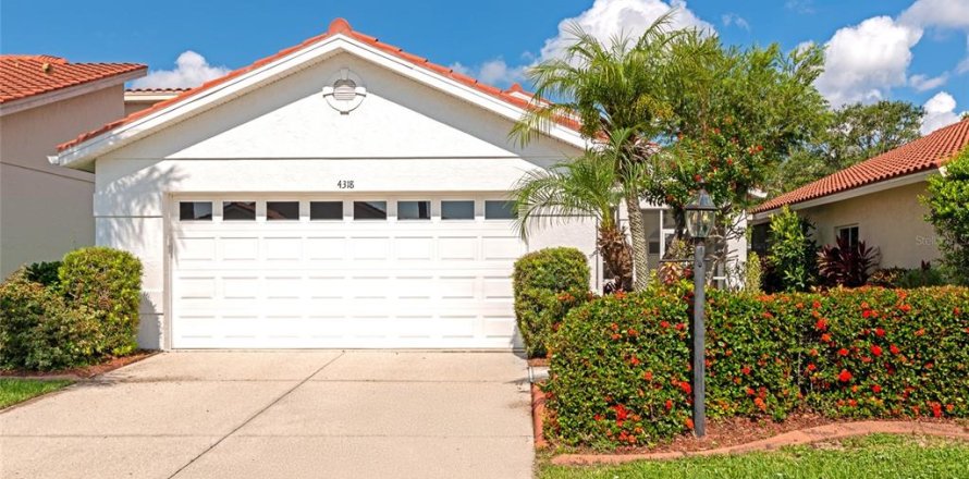 House in Sarasota, Florida 2 bedrooms, 135.17 sq.m. № 1829408