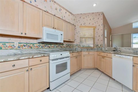 House in Sarasota, Florida 2 bedrooms, 135.17 sq.m. № 1829408 - photo 12