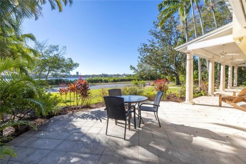 House in Saint Petersburg, Florida 3 bedrooms, 272.02 sq.m. № 1720139 - photo 21
