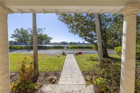 House in Saint Petersburg, Florida 3 bedrooms, 272.02 sq.m. № 1720139 - photo 23