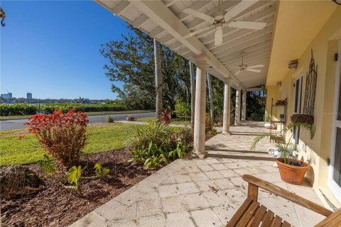 House in Saint Petersburg, Florida 3 bedrooms, 272.02 sq.m. № 1720139 - photo 17