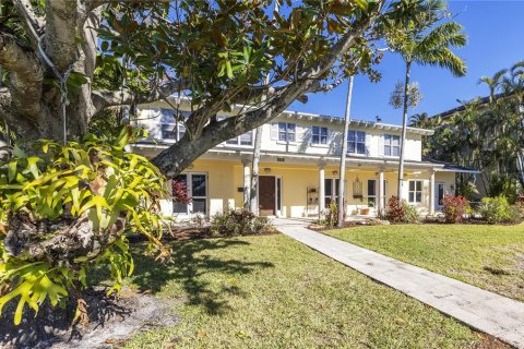 House in Saint Petersburg, Florida 3 bedrooms, 272.02 sq.m. № 1720139 - photo 12