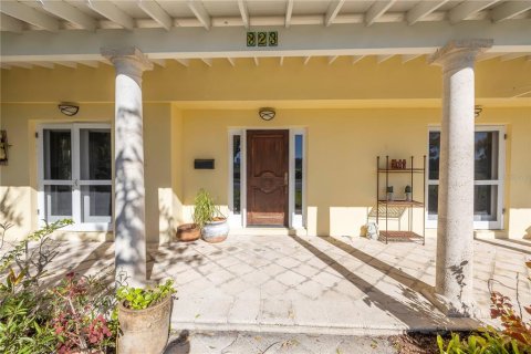 House in Saint Petersburg, Florida 3 bedrooms, 272.02 sq.m. № 1720139 - photo 15